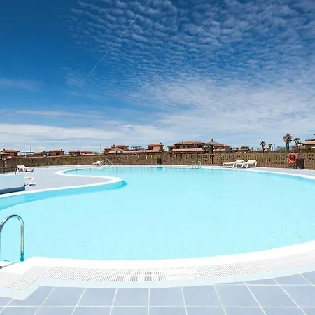 Maha Close By The North Shore: Relax, Pool Villa Lajares