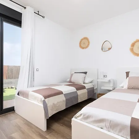 Maha Close By The North Shore: Relax, Pool Lajares